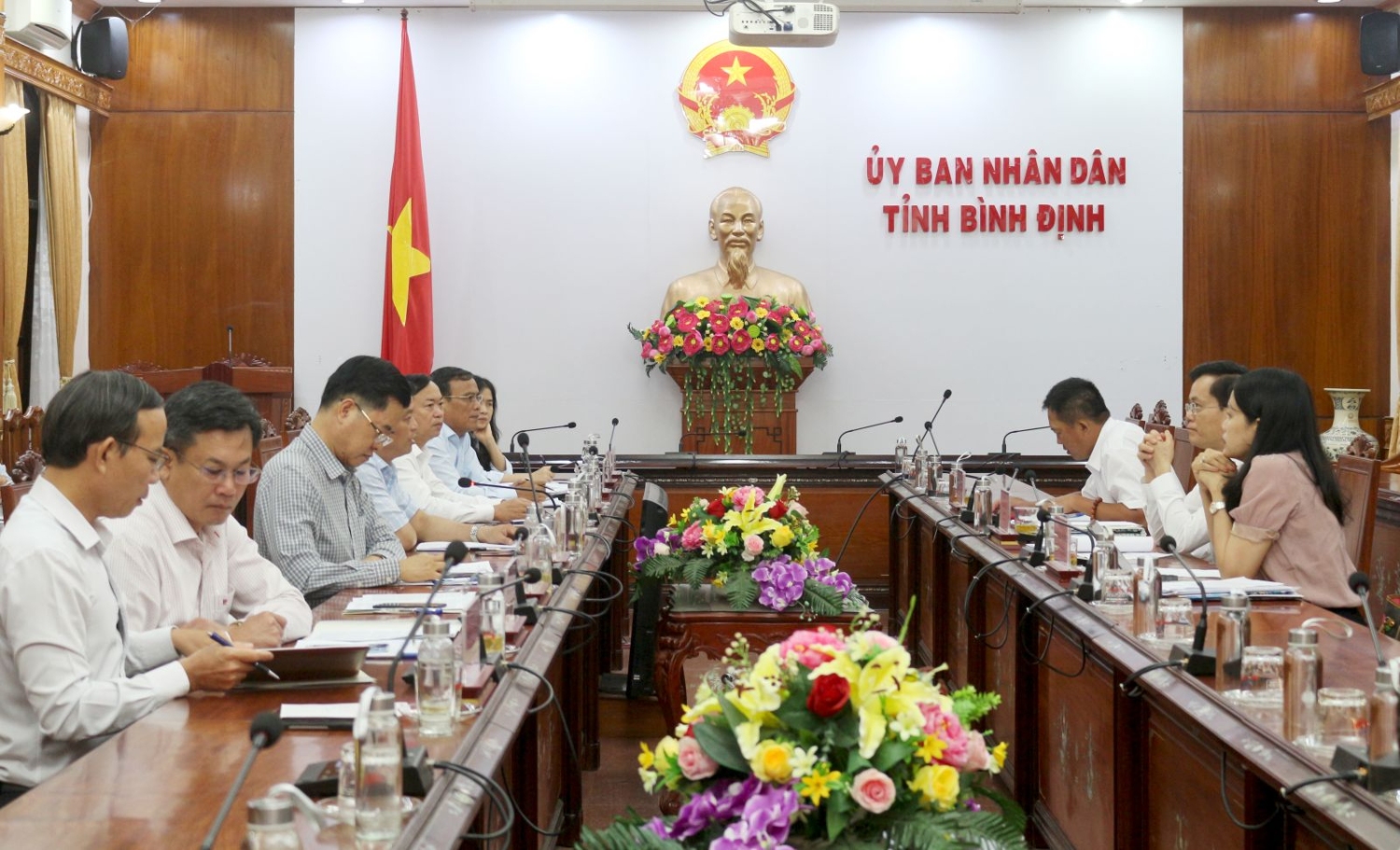 Thứ trưởng Bộ Ngoại giao Hà Kim Ngọc cùng đoàn công tác làm việc tại tỉnh Bình Định